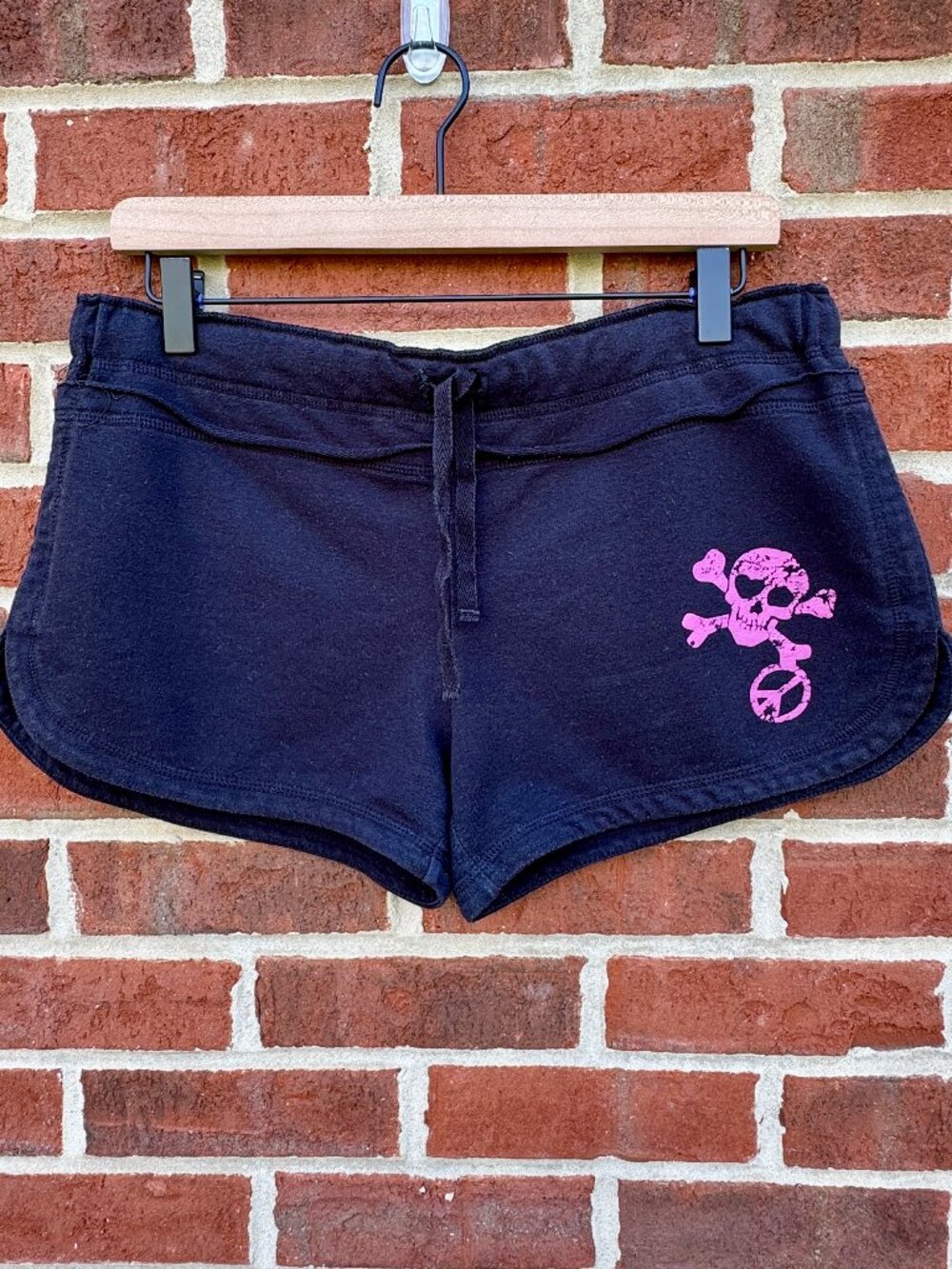 VTG Y2K Deb Drawstring Sweat Shorts Jrs Large Black with Pink Skull Mall Goth